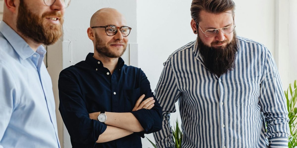 A team collaborates to define investment goals and strategies for property acquisition.