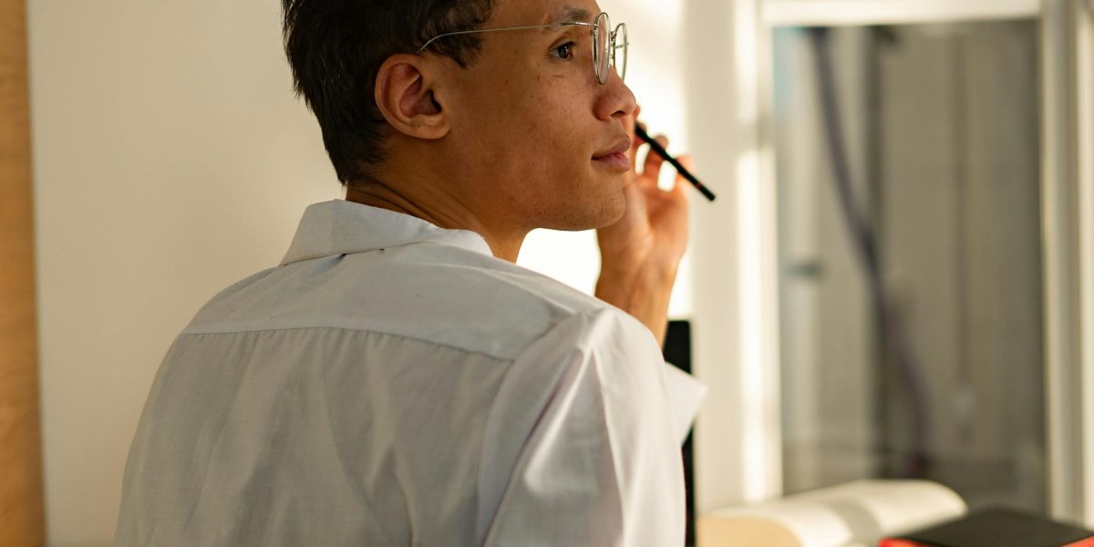 Visualizing and planning the steps to embark on a new professional journey in real estate.