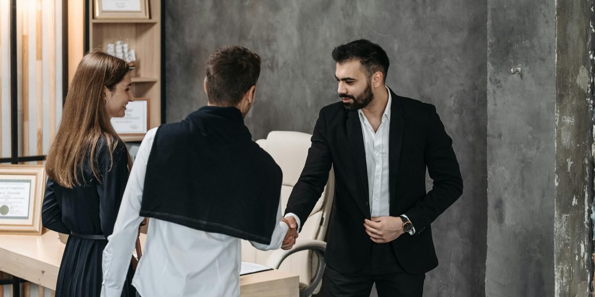 An agent engaging in a focused discussion with a client, demonstrating expertise and building trust.